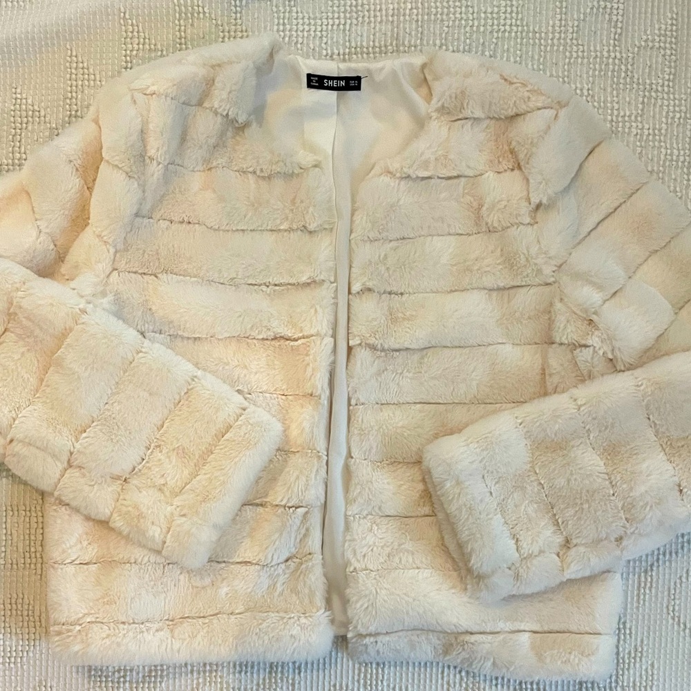 Faux Fur White Jacket SHEIN XL